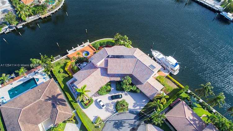 661 Oleander Dr Hallandale Beach, FL 33009