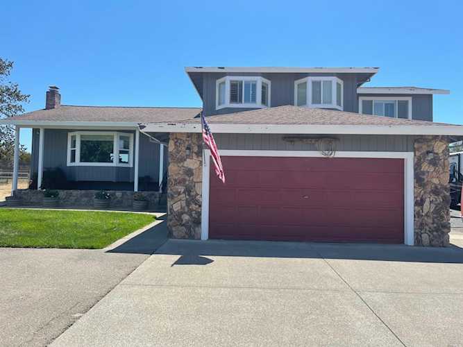 3215 Oak Farm Lane Santa Rosa, CA 95401