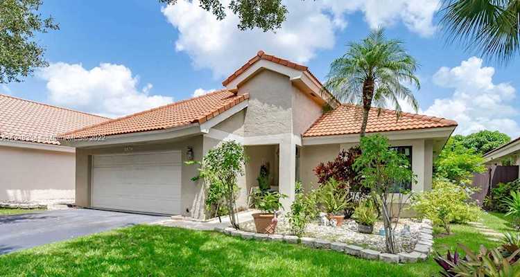 1879 NW 99th Ave Plantation, FL 33322