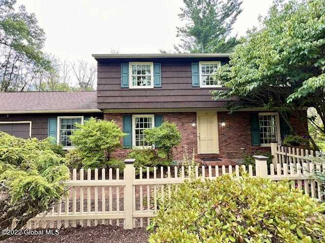 19 Nott Rd Rexford, NY 12148