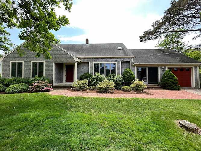 33 Wampanoag Trail Dennis, MA 02641