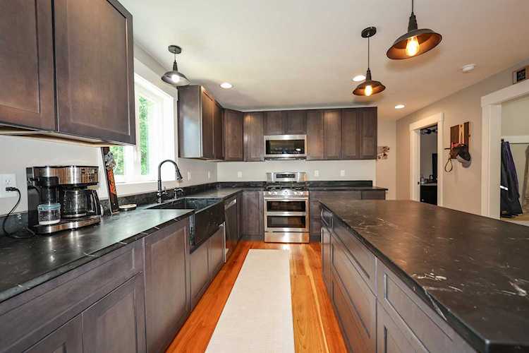34 Rustic Ln New Boston, NH 03070