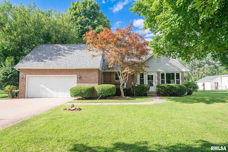 611 Woodland Knolls Rd Germantown Hills, IL 61548