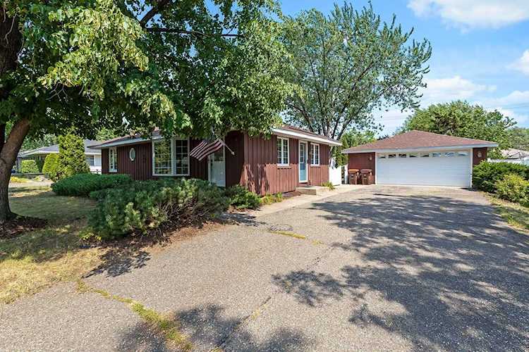 8731 Greenway Avenue S Cottage Grove, MN 55016