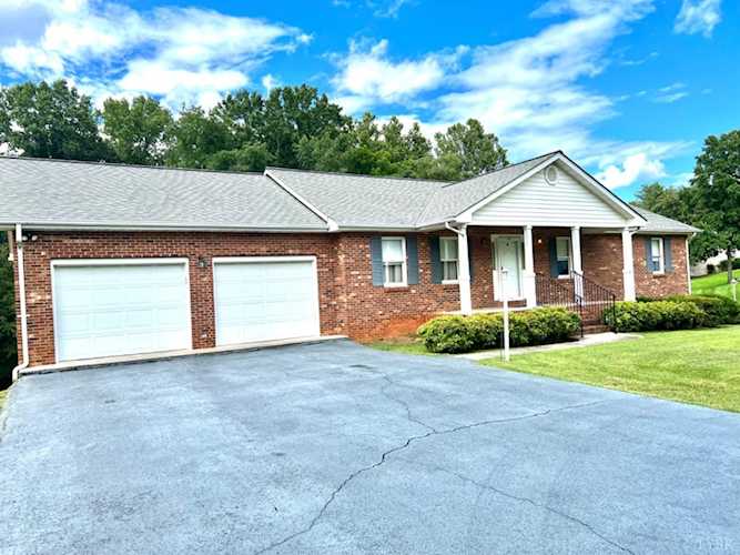419 Holly Hills Dr Altavista, VA 24517