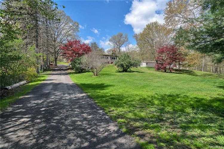 17 Netherwood Plaza Salt Point, NY 12578