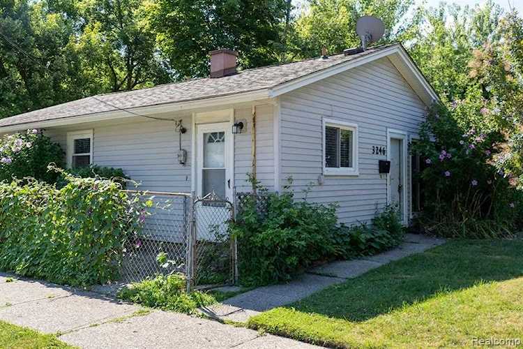 3246 Harris St Ferndale, MI 48220