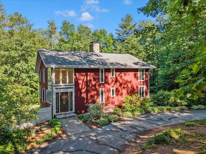NHRealtyGals New Hampshire Real Estate REMAX Karin Provencher NH Realty Gals Real Estate Agent Photo 1