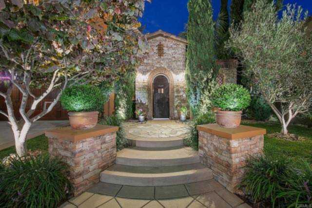 3287 Sitio Tortuga Carlsbad, CA 92009