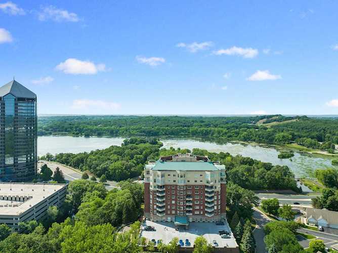 8301 Creekside Circle #840 Bloomington, MN 55437