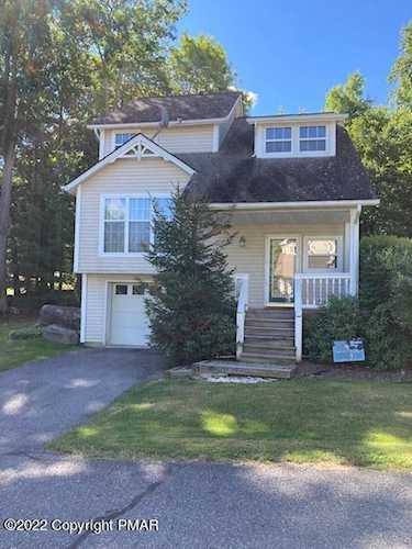 212 Hawthorne Village Ct East Stroudsburg, PA 18302