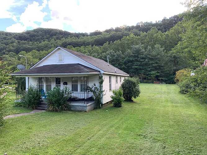 706 & 722 Tuckahoe Road White Sulphur Springs, WV 24986