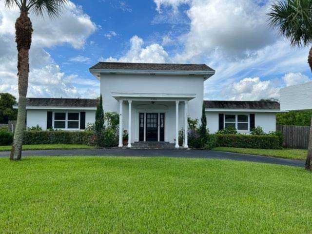 9102 SE Duncan Street Hobe Sound, FL 33455