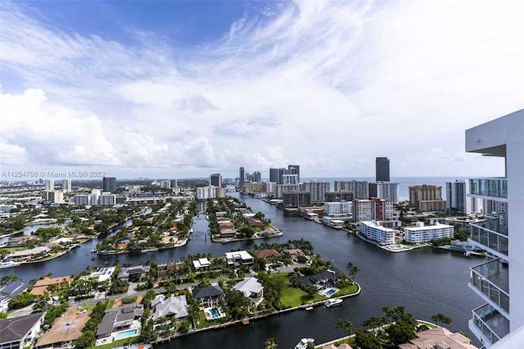 21200 NE 38th Ave #2902 Aventura, FL 33180