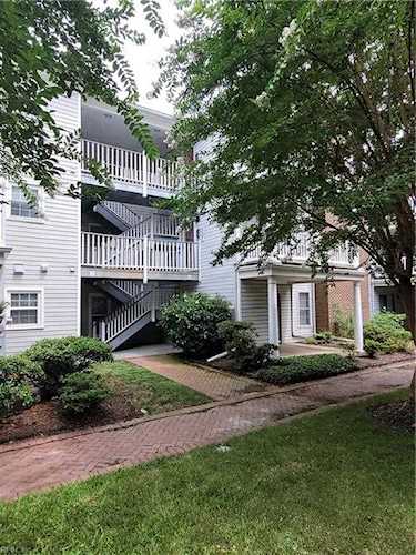345 London St Portsmouth, VA 23704 home for sale, MLS#10448021 - Crescas Real Estate Photo 1