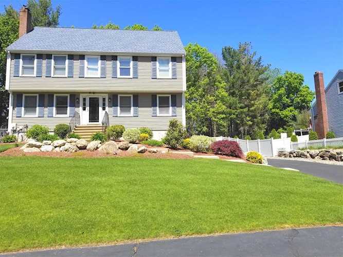 10 Blueberry Ln Wilmington, MA 01887