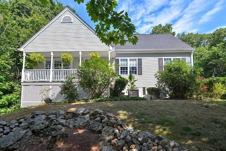 138 Elmwood St North Attleboro, MA 02760