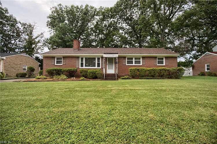 home for sale in Ivy Farms Newport News VA 23601 - MLS 10452660 Photo 1