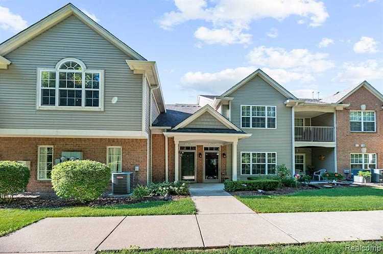 11351 N Woods Shelby Twp, MI 48317