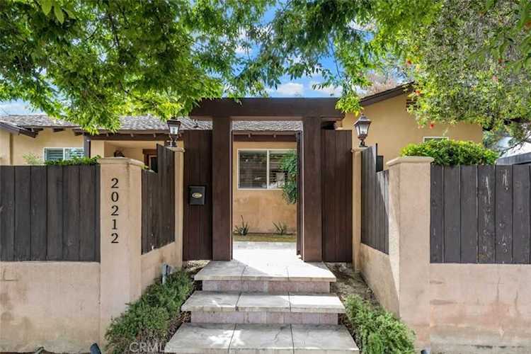 20212 Oxnard St Woodland Hills, CA 91367