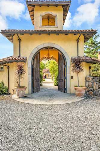 11018 Moonshine Road Sebastopol, CA 95472