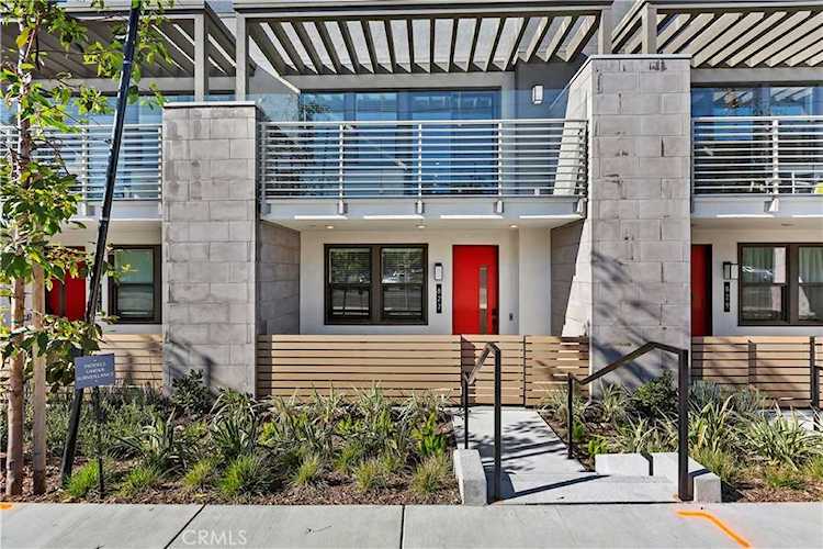 827 S Grable Circle Orange, CA 92868