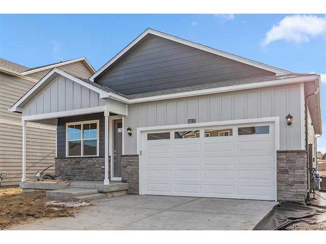 1121 Sunrise Dr Lochbuie, CO 80603