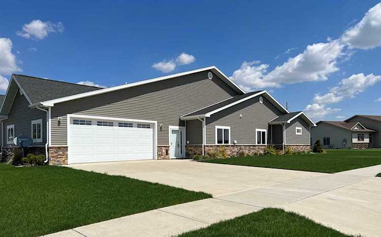 1819 Valley Bluffs Drive Minot, ND 58701 | MLS 220665 Photo 1