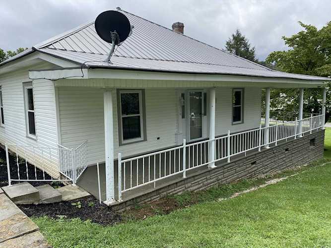 316 Johnson St Alderson, WV 24910