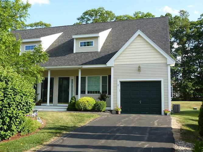 17 Locksley Ln #44 Raymond, NH 03077