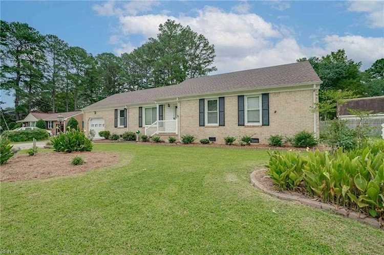 423 Etheridge Rd Chesapeake, VA 23322 home for sale, MLS#10453060 - Crescas Real Estate Photo 1