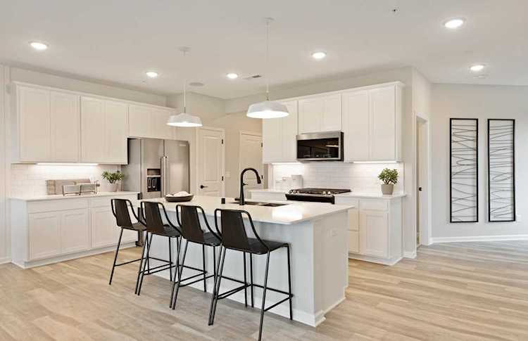 17994 Giants Way Lakeville, MN 55044