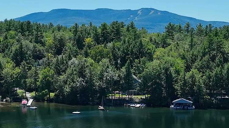 112 Herrick Cove Ln New London, NH 03257