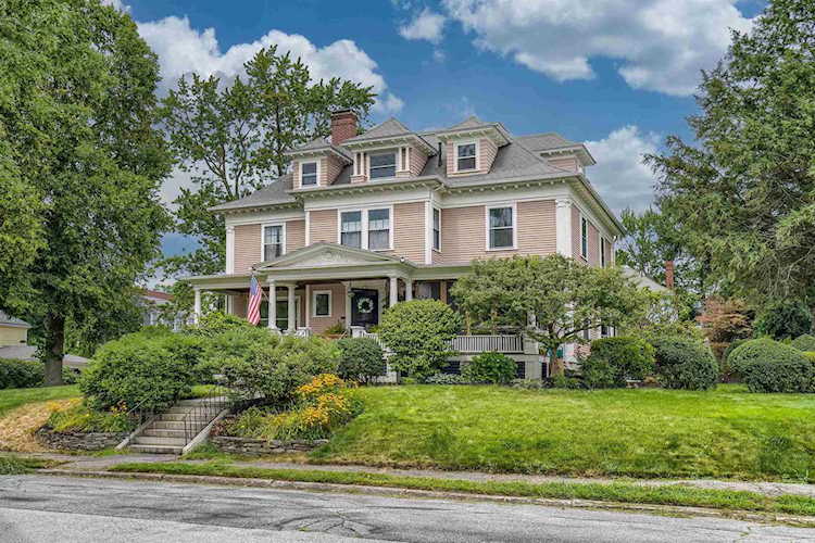 48 Carpenter St Manchester, NH 03104