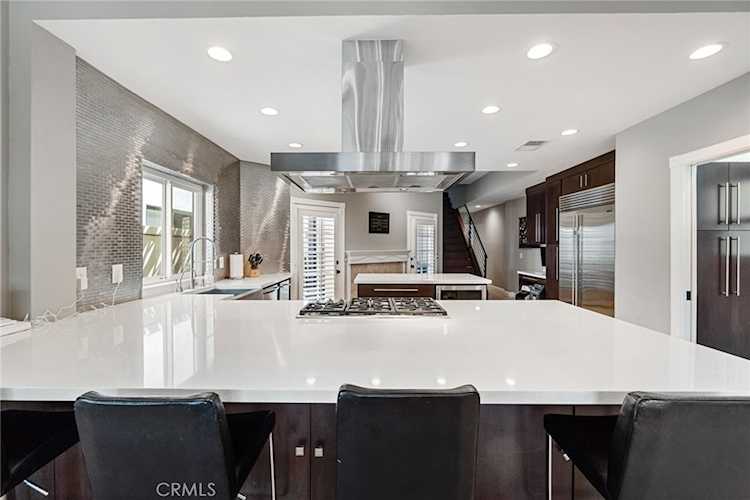 610 8th St Huntington Beach, CA 92648 | MLS NP22124415 Photo 1