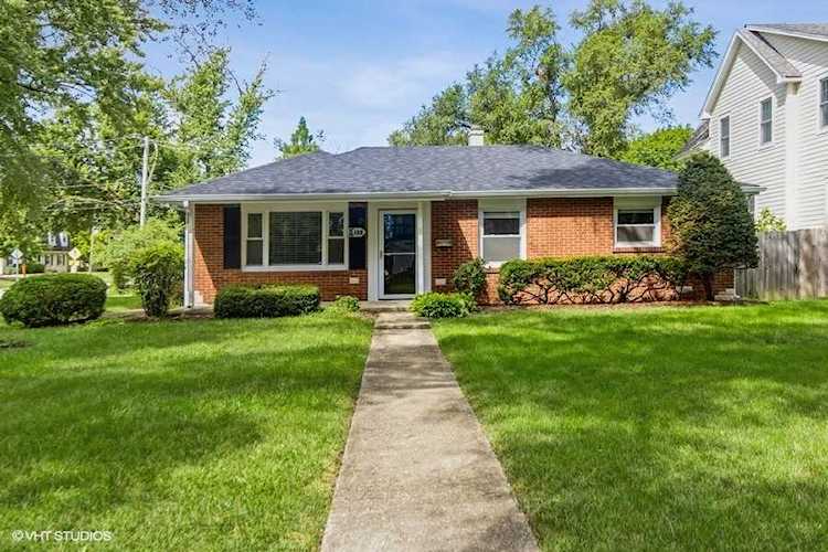 132 Mohawk Dr Clarendon Hills, IL 60514