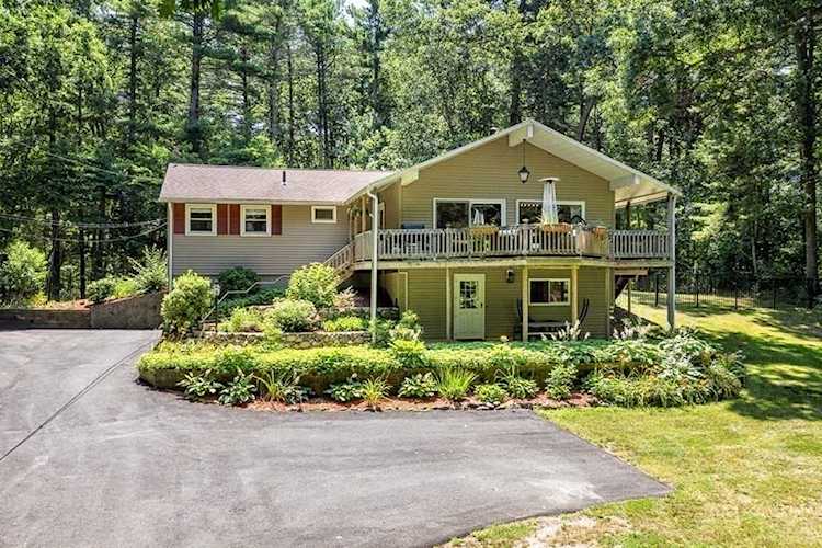 89 Pine Street Medfield, MA 02052