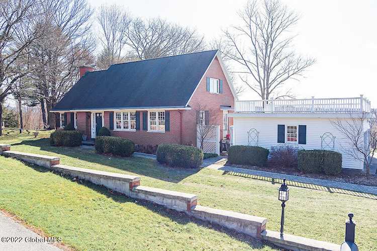 16 East Rd Troy, NY 12180
