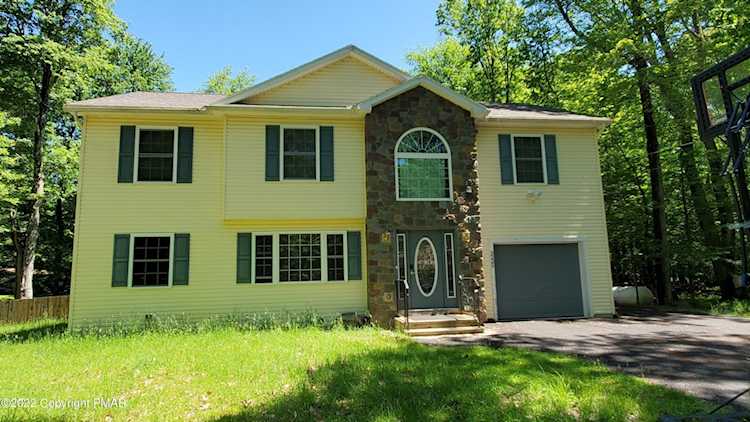 3222 Beech Ridge DR Pocono Summit, PA 18346