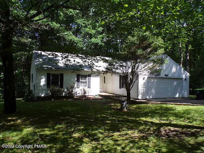 484 W Shady Oaks Dr Saylorsburg, PA 18353