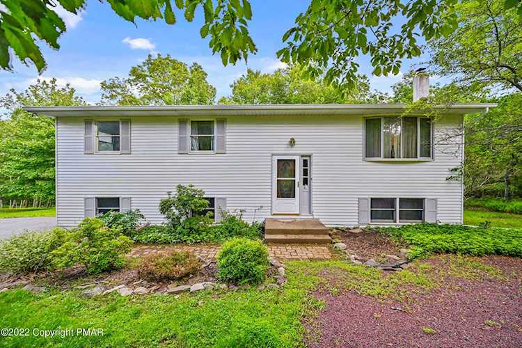 223 Red Oak Ln Tannersville, PA 18372