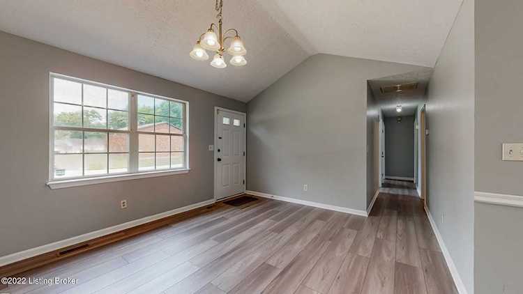 6104 Julie Kays Way Louisville, KY 40258