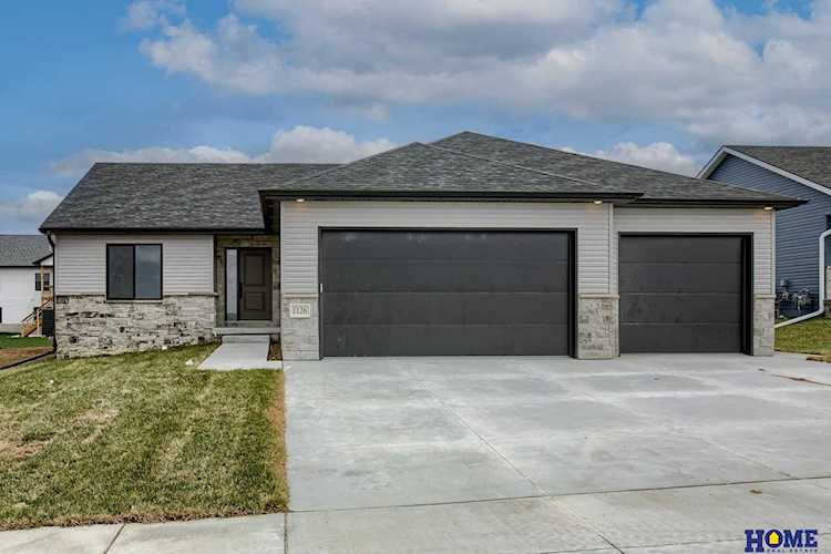 1126 Kantor Ln Hickman, NE 68372