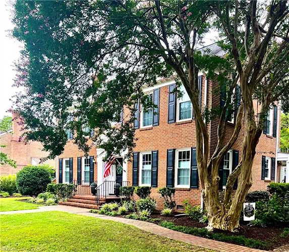 7321 Barberry Ln Norfolk, VA 23505 home for sale, MLS#10453337 - Crescas Real Estate Photo 1