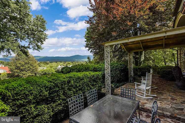 132 Court St S Luray, VA 22835