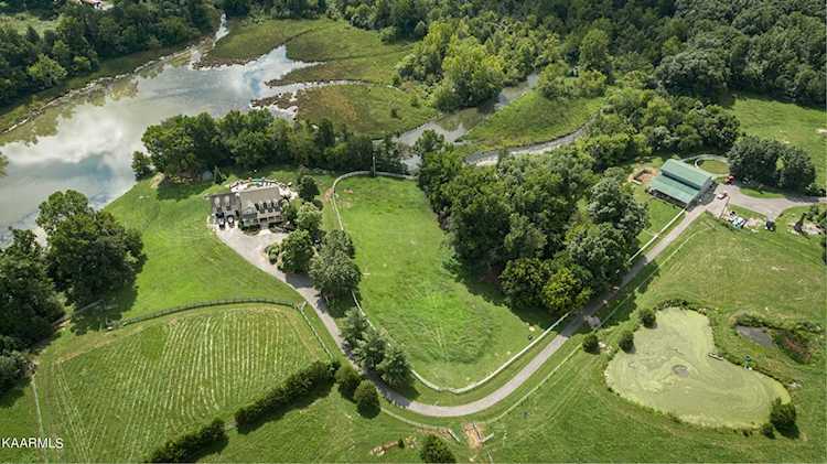 360 Pawnook Farm Rd Lenoir City, TN 37771