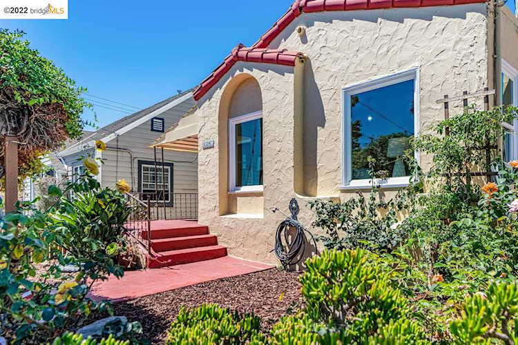 3207 Randolph Ave Oakland, CA 94602
