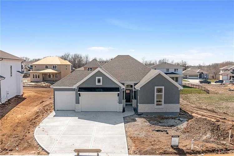 9272 Barth Rd Lenexa, KS 66227