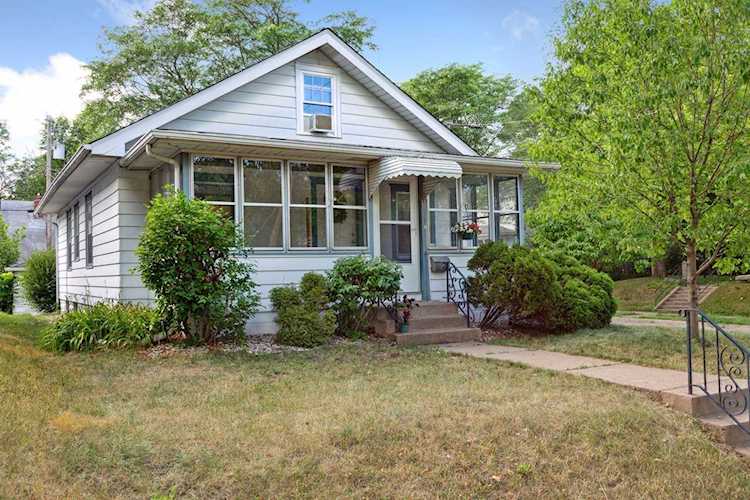1037 Chatsworth Street N Saint Paul, MN 55103