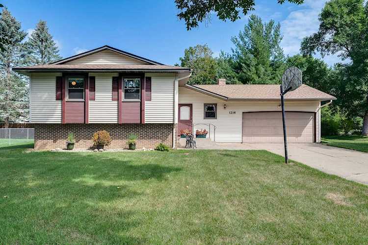 1216 Hillside Court Hastings, MN 55033